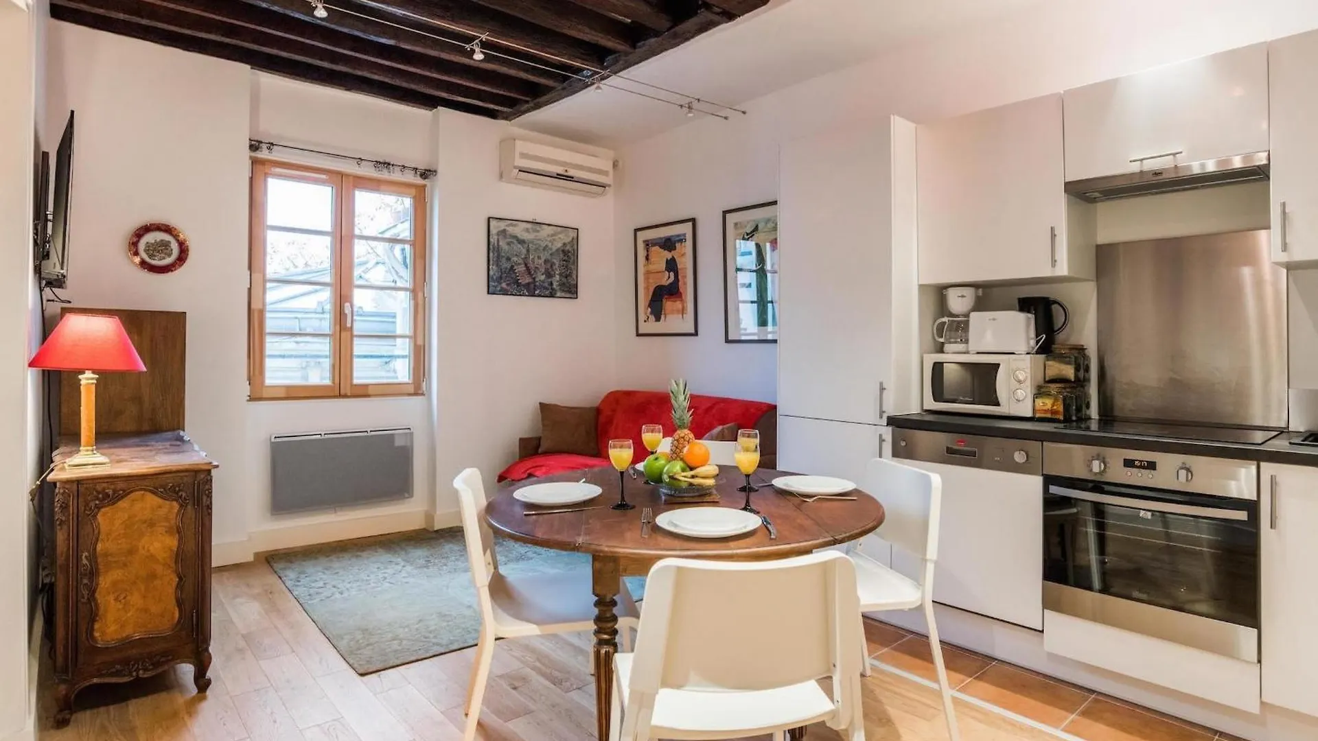 Le Marais & Square Du Temple - Cityapartmentstay Paris Apartment